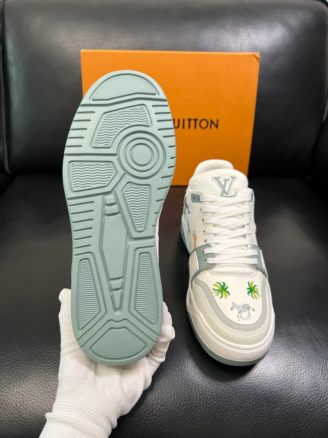 Men's shoes 💰 940 Lv high quality top crafts Louis Vuitton, sports sneakers counter synchronization, uppers imported from Italy, high-quality splicing colorful complex crafts, imported mesh pads soft and comfortable, soles: original soles specially provided by the original factory, T men's shoes 💰U exclusive movable molded soles super comfortable, original factory single goods, code number 39-44 (customized 38 45)